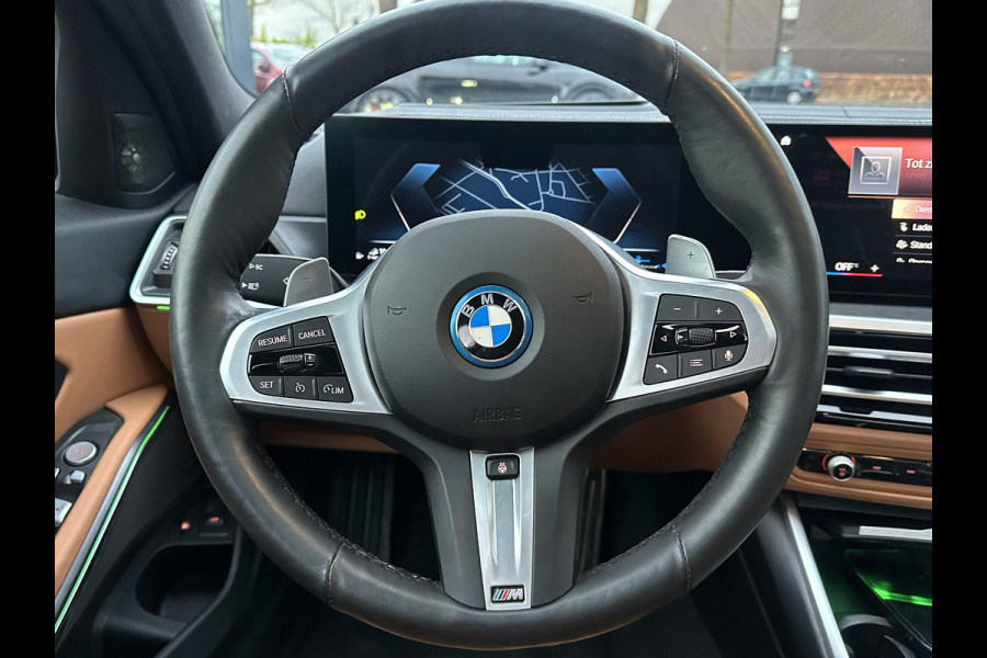 BMW 3-serie 330e High Executive VAN: €45.900,- VOOR: €41.877,- UW EINDEJAARSVOORDEEL: €4.023| M SPORT | SCHUIFDAK | LEDER | HARMAN KARDON | LASER LED | ELECTR STOELEN | KEYLESS | HEAD UP| DODE HOEK HERKENNING | STUURWIEL VERWARMING