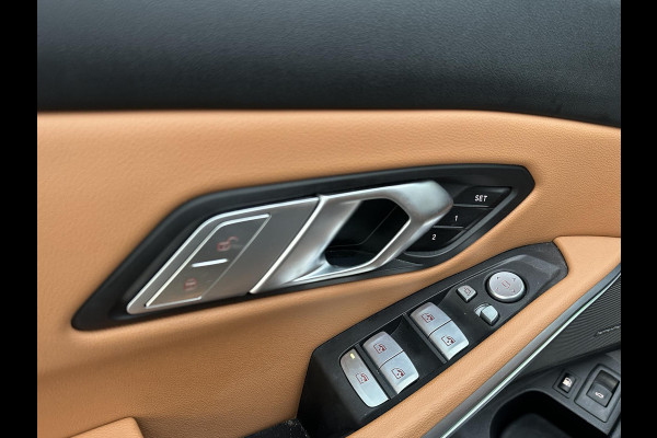 BMW 3-serie 330e High Executive VAN: €45.900,- VOOR: €41.877,- UW EINDEJAARSVOORDEEL: €4.023| M SPORT | SCHUIFDAK | LEDER | HARMAN KARDON | LASER LED | ELECTR STOELEN | KEYLESS | HEAD UP| DODE HOEK HERKENNING | STUURWIEL VERWARMING