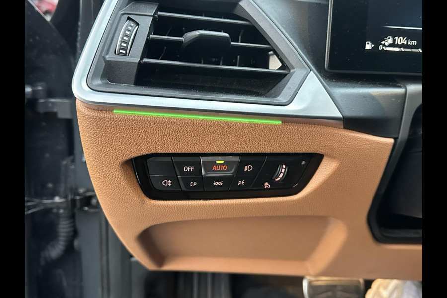 BMW 3-serie 330e High Executive VAN: €45.900,- VOOR: €41.877,- UW EINDEJAARSVOORDEEL: €4.023| M SPORT | SCHUIFDAK | LEDER | HARMAN KARDON | LASER LED | ELECTR STOELEN | KEYLESS | HEAD UP| DODE HOEK HERKENNING | STUURWIEL VERWARMING