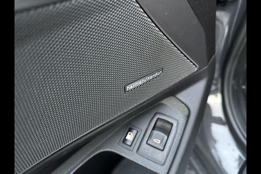 BMW 3-serie 330e High Executive VAN: €45.900,- VOOR: €41.877,- UW EINDEJAARSVOORDEEL: €4.023| M SPORT | SCHUIFDAK | LEDER | HARMAN KARDON | LASER LED | ELECTR STOELEN | KEYLESS | HEAD UP| DODE HOEK HERKENNING | STUURWIEL VERWARMING