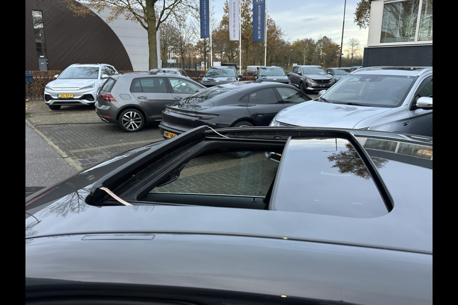 BMW 3-serie 330e High Executive VAN: €45.900,- VOOR: €41.877,- UW EINDEJAARSVOORDEEL: €4.023| M SPORT | SCHUIFDAK | LEDER | HARMAN KARDON | LASER LED | ELECTR STOELEN | KEYLESS | HEAD UP| DODE HOEK HERKENNING | STUURWIEL VERWARMING