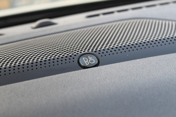 Ford Kuga 2.5-243pk PHEV ST-Line X. Van €. 54.937,- voor €. 43.735,- ! Trekgewicht van 2.100kg ! Elektr. verstelb. AGR stoelen voor, Stoel-, stuur-, voorraam- en achterbank verwarming, Elektr. panorama/schuif-kanteldak , Trekhaak elektr. wegklapbaar, B&O soundsyst. etc.