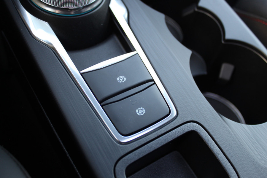 Ford Kuga 2.5-243pk PHEV ST-Line X. Van €. 54.937,- voor €. 43.735,- ! Trekgewicht van 2.100kg ! Elektr. verstelb. AGR stoelen voor, Stoel-, stuur-, voorraam- en achterbank verwarming, Elektr. panorama/schuif-kanteldak , Trekhaak elektr. wegklapbaar, B&O soundsyst. etc.