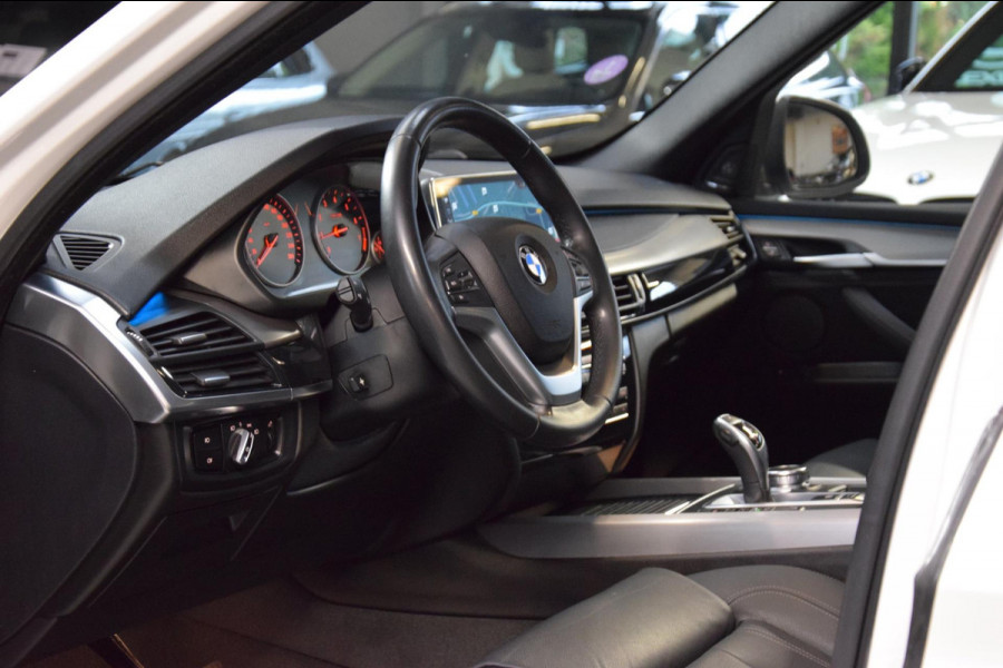 BMW X5 XDrive35i High Executive Navi|Leder|Panoramadak|Keyless-entry|Dealer onderhouden|Lane-assist|