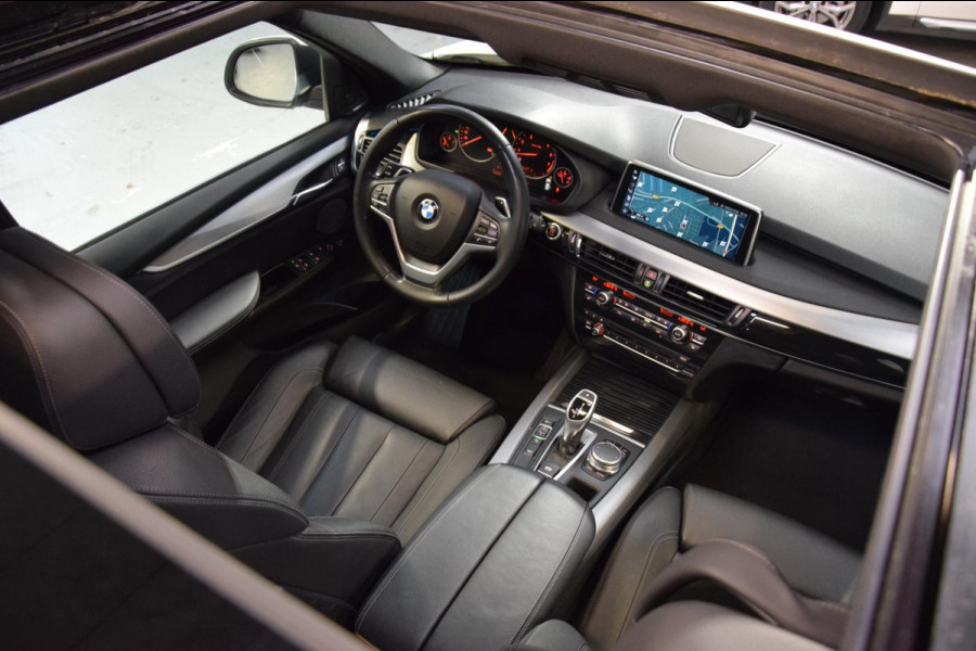 BMW X5 XDrive35i High Executive Navi|Leder|Panoramadak|Keyless-entry|Dealer onderhouden|Lane-assist|