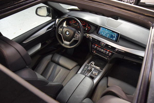 BMW X5 XDrive35i High Executive Navi|Leder|Panoramadak|Keyless-entry|Dealer onderhouden|Lane-assist|