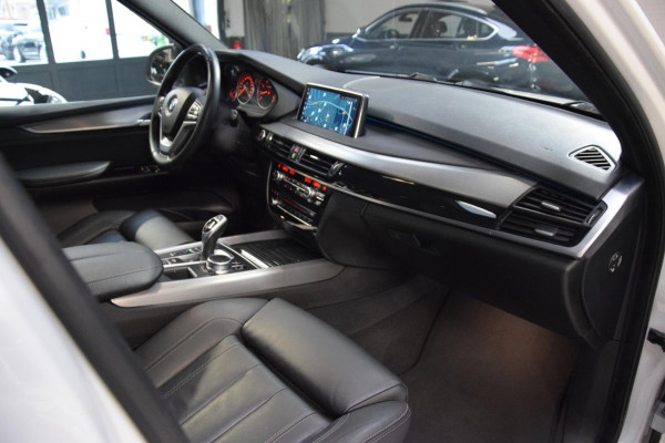 BMW X5 XDrive35i High Executive Navi|Leder|Panoramadak|Keyless-entry|Dealer onderhouden|Lane-assist|