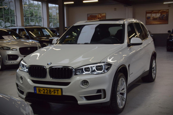 BMW X5 XDrive35i High Executive Navi|Leder|Panoramadak|Keyless-entry|Dealer onderhouden|Lane-assist|