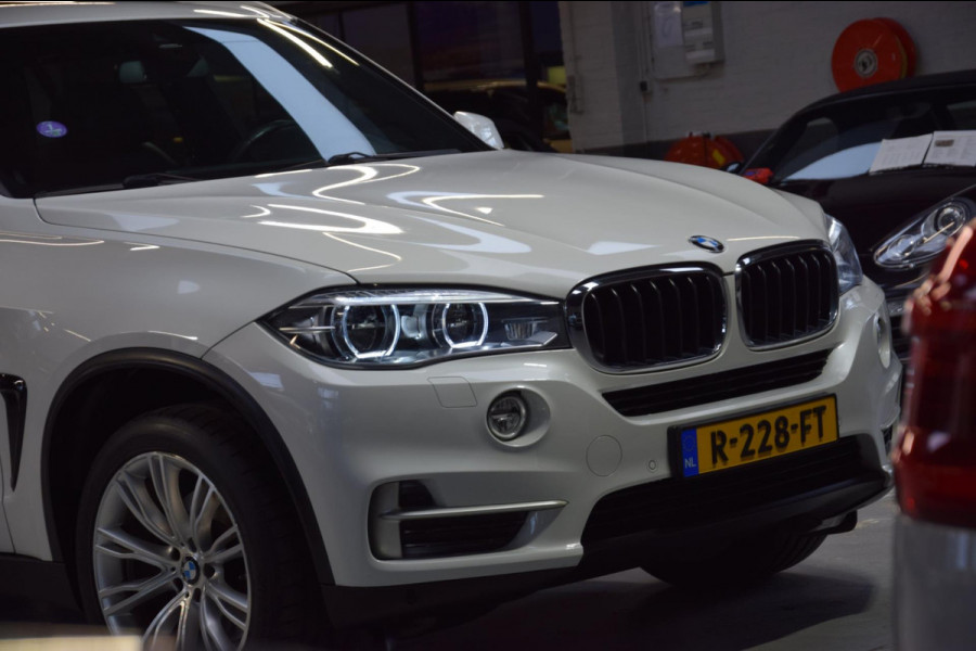 BMW X5 XDrive35i High Executive Navi|Leder|Panoramadak|Keyless-entry|Dealer onderhouden|Lane-assist|
