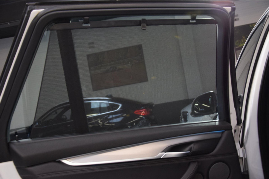 BMW X5 XDrive35i High Executive Navi|Leder|Panoramadak|Keyless-entry|Dealer onderhouden|Lane-assist|