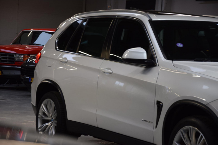 BMW X5 XDrive35i High Executive Navi|Leder|Panoramadak|Keyless-entry|Dealer onderhouden|Lane-assist|