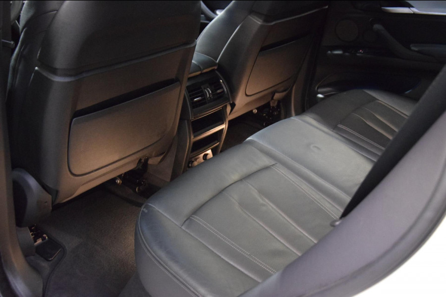 BMW X5 XDrive35i High Executive Navi|Leder|Panoramadak|Keyless-entry|Dealer onderhouden|Lane-assist|