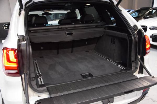 BMW X5 XDrive35i High Executive Navi|Leder|Panoramadak|Keyless-entry|Dealer onderhouden|Lane-assist|