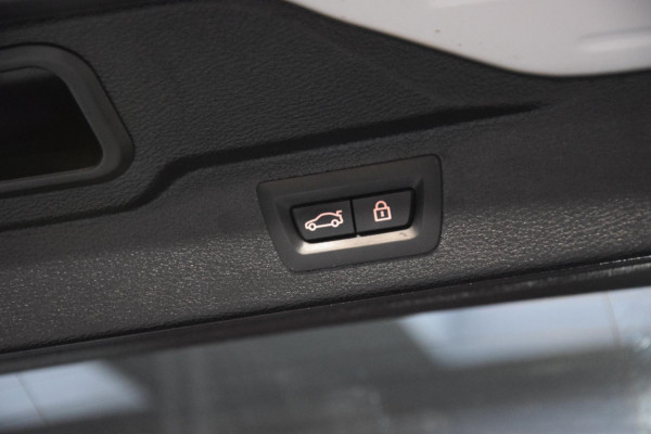 BMW X5 XDrive35i High Executive Navi|Leder|Panoramadak|Keyless-entry|Dealer onderhouden|Lane-assist|