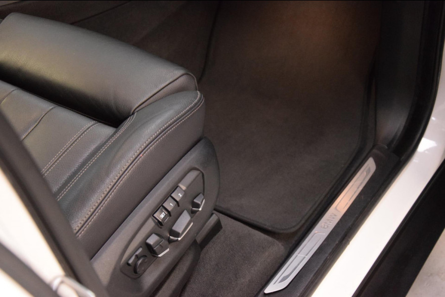 BMW X5 XDrive35i High Executive Navi|Leder|Panoramadak|Keyless-entry|Dealer onderhouden|Lane-assist|