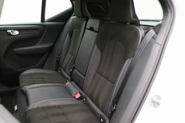 Volvo XC40 2.0 T4 AWD R-Design Panoramadak, H&K, Virtual Cockpit, Apple Carplay, LED, Trekhaak, 18''