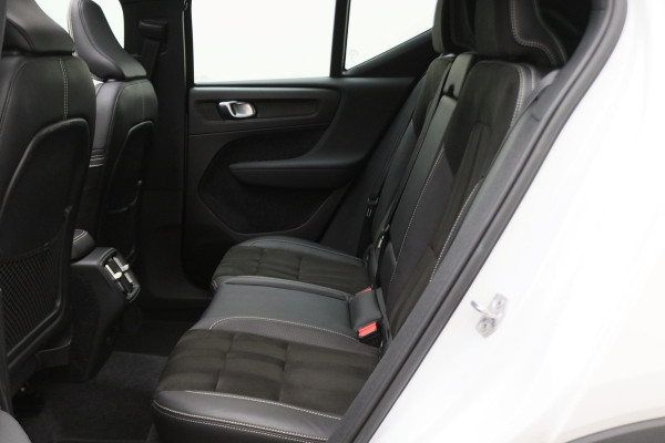 Volvo XC40 2.0 T4 AWD R-Design Panoramadak, H&K, Virtual Cockpit, Apple Carplay, LED, Trekhaak, 18''