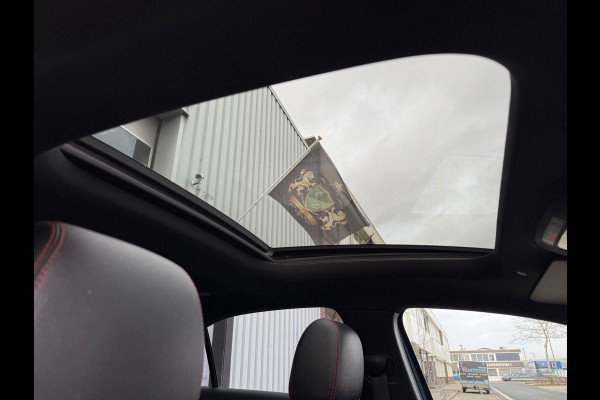 Mercedes-Benz A-Klasse 220 4MATIC Premium Plus LEER/NAV/PANO