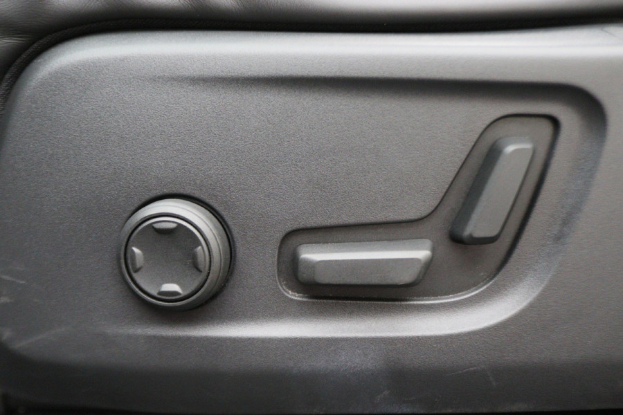 Volvo XC40 2.0 T4 AWD R-Design Panoramadak, H&K, Virtual Cockpit, Apple Carplay, LED, Trekhaak, 18''