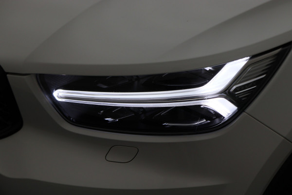 Volvo XC40 2.0 T4 AWD R-Design Panoramadak, H&K, Virtual Cockpit, Apple Carplay, LED, Trekhaak, 18''