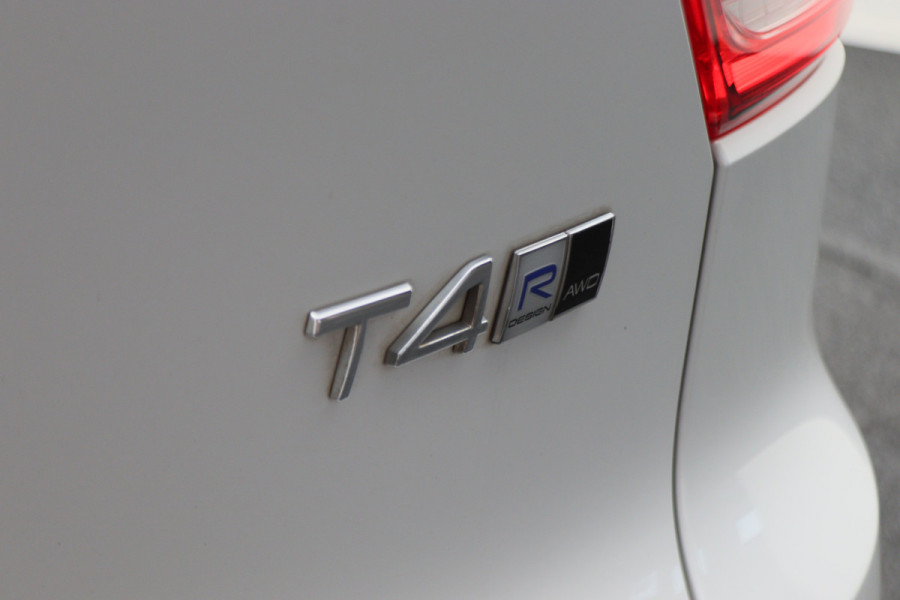 Volvo XC40 2.0 T4 AWD R-Design Panoramadak, H&K, Virtual Cockpit, Apple Carplay, LED, Trekhaak, 18''