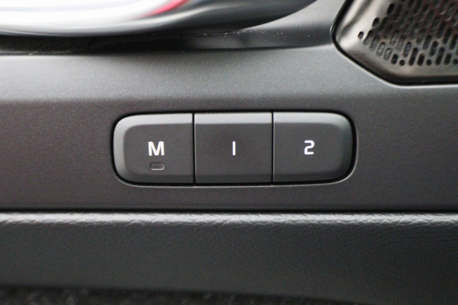 Volvo XC40 2.0 T4 AWD R-Design Panoramadak, H&K, Virtual Cockpit, Apple Carplay, LED, Trekhaak, 18''