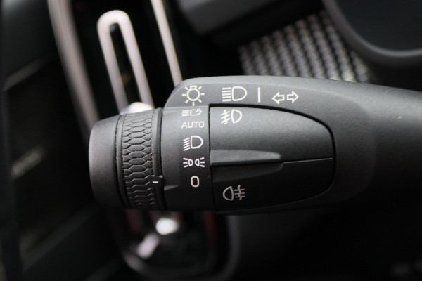 Volvo XC40 2.0 T4 AWD R-Design Panoramadak, H&K, Virtual Cockpit, Apple Carplay, LED, Trekhaak, 18''