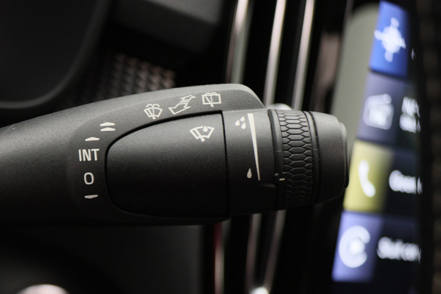 Volvo XC40 2.0 T4 AWD R-Design Panoramadak, H&K, Virtual Cockpit, Apple Carplay, LED, Trekhaak, 18''