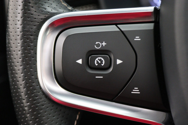 Volvo XC40 2.0 T4 AWD R-Design Panoramadak, H&K, Virtual Cockpit, Apple Carplay, LED, Trekhaak, 18''