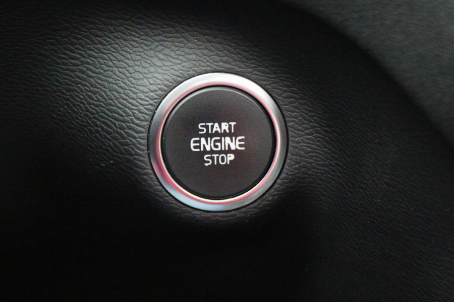 Volvo XC40 2.0 T4 AWD R-Design Panoramadak, H&K, Virtual Cockpit, Apple Carplay, LED, Trekhaak, 18''