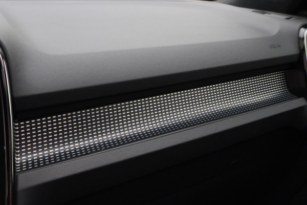 Volvo XC40 2.0 T4 AWD R-Design Panoramadak, H&K, Virtual Cockpit, Apple Carplay, LED, Trekhaak, 18''