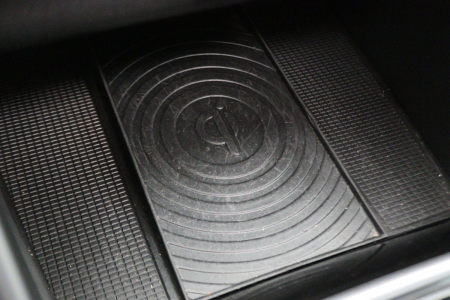 Volvo XC40 2.0 T4 AWD R-Design Panoramadak, H&K, Virtual Cockpit, Apple Carplay, LED, Trekhaak, 18''