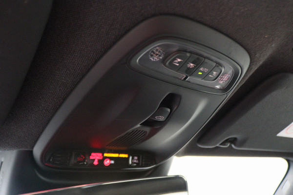 Volvo XC40 2.0 T4 AWD R-Design Panoramadak, H&K, Virtual Cockpit, Apple Carplay, LED, Trekhaak, 18''