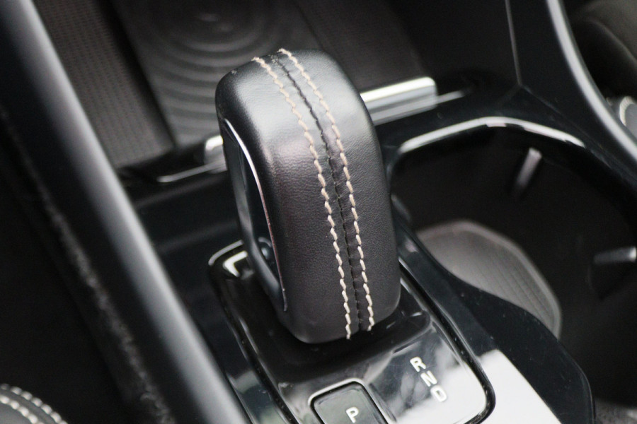 Volvo XC40 2.0 T4 AWD R-Design Panoramadak, H&K, Virtual Cockpit, Apple Carplay, LED, Trekhaak, 18''
