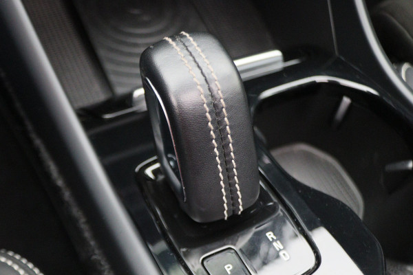 Volvo XC40 2.0 T4 AWD R-Design Panoramadak, H&K, Virtual Cockpit, Apple Carplay, LED, Trekhaak, 18''