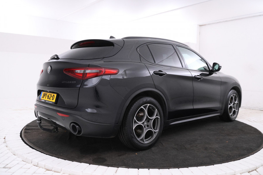 Alfa Romeo Stelvio 2.2d B-Tech Alles zwart, Volledier, Climate, Trkehaak,