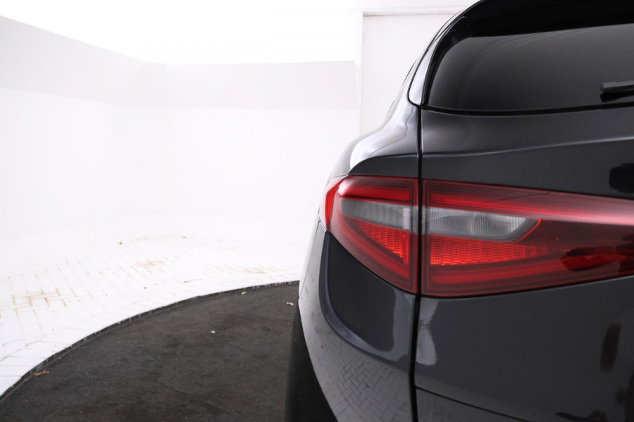 Alfa Romeo Stelvio 2.2d B-Tech Alles zwart, Volledier, Climate, Trkehaak,