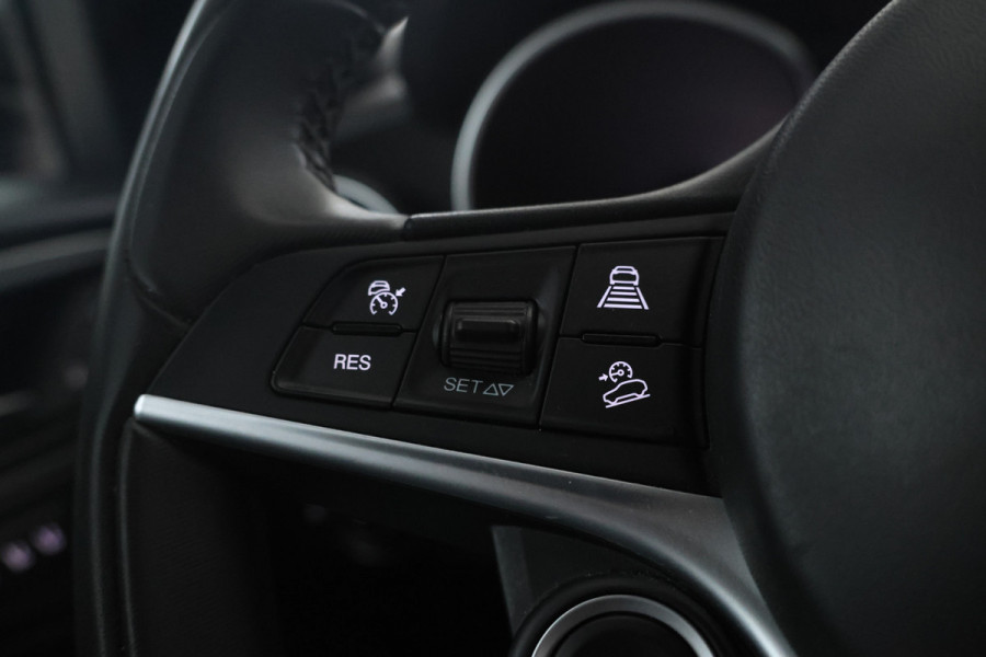 Alfa Romeo Stelvio 2.2d B-Tech Alles zwart, Volledier, Climate, Trkehaak,