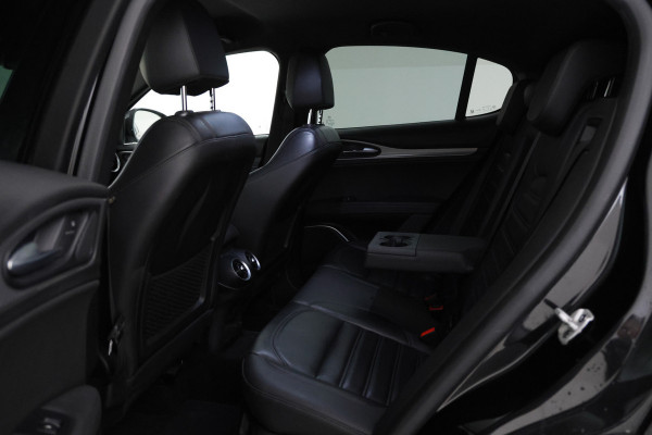 Alfa Romeo Stelvio 2.2d B-Tech Alles zwart, Volledier, Climate, Trkehaak,