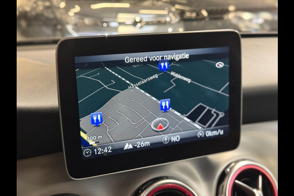 Mercedes-Benz GLA 180 Business Solution AMG | Pano | Camera | Sfeerverlichting |