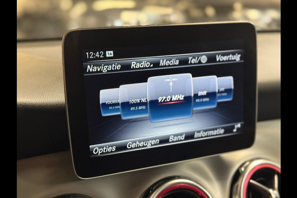 Mercedes-Benz GLA 180 Business Solution AMG | Pano | Camera | Sfeerverlichting |