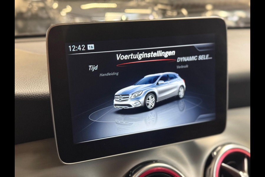 Mercedes-Benz GLA 180 Business Solution AMG | Pano | Camera | Sfeerverlichting |