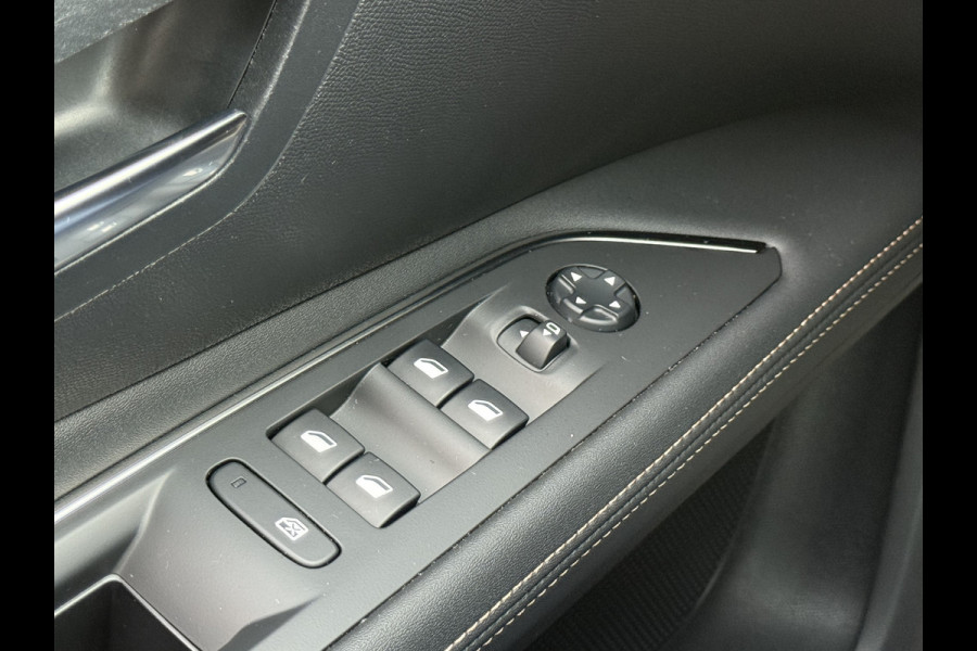 Peugeot 3008 1.2 PureTech GT Line | Trekhaak | CarPlay | LED | Dodehoek | 18 inch