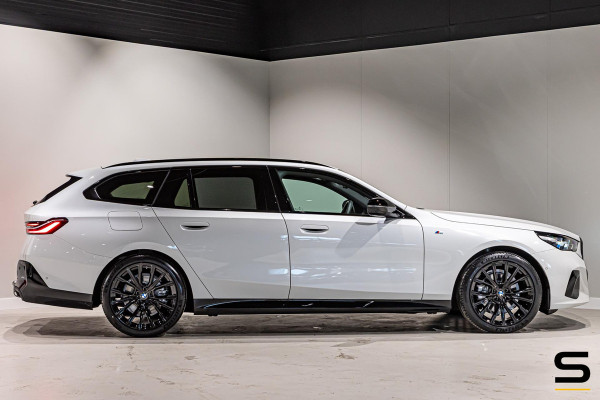 BMW 5 Serie Touring 520i|M-sport|Fisc€70.000|H&K|E-trekhaak|