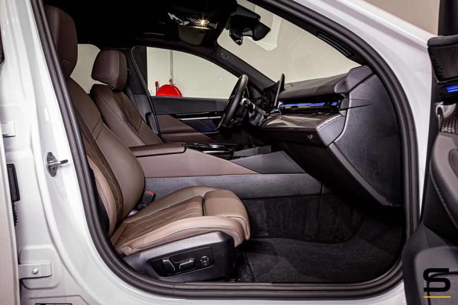 BMW 5 Serie Touring 520i|M-sport|Fisc€70.000|H&K|E-trekhaak|