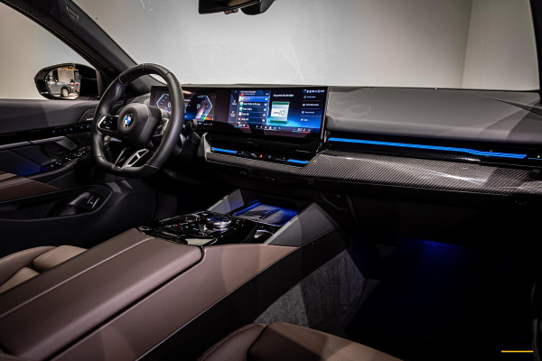 BMW 5 Serie Touring 520i|M-sport|Fisc€70.000|H&K|E-trekhaak|