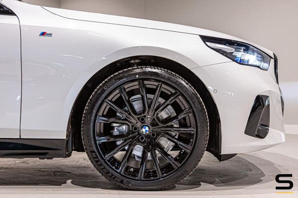 BMW 5 Serie Touring 520i|M-sport|Fisc€70.000|H&K|E-trekhaak|