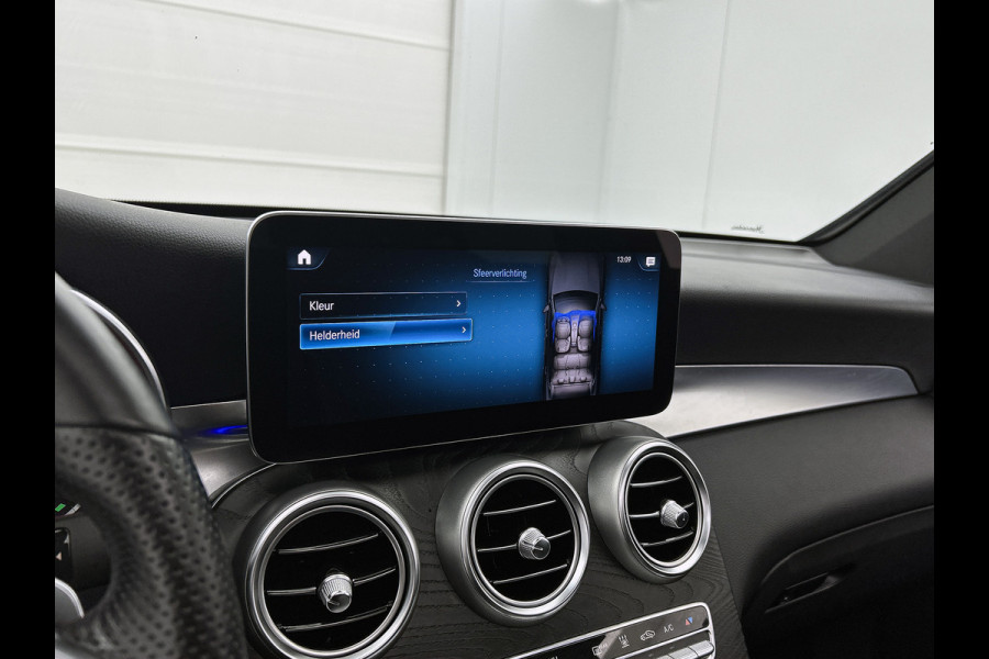 Mercedes-Benz GLC 300 e 4MATIC Business Solution AMG Schuif/kanteldak | 5 spaaks lichtmetalen velgen | Navigatie | parking support Inclusief 24 maanden MB Certified garantie voor Europa.