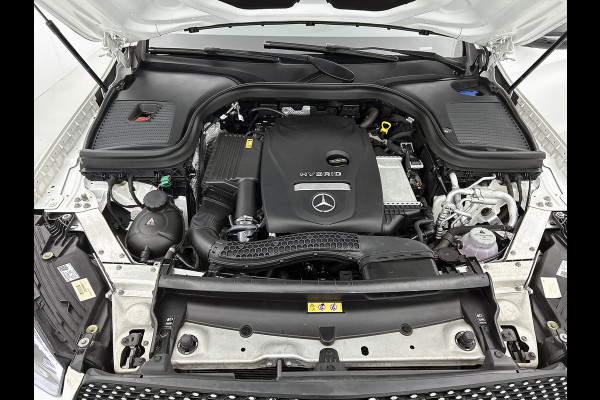 Mercedes-Benz GLC 300 e 4MATIC Business Solution AMG Schuif/kanteldak | 5 spaaks lichtmetalen velgen | Navigatie | parking support Inclusief 24 maanden MB Certified garantie voor Europa.