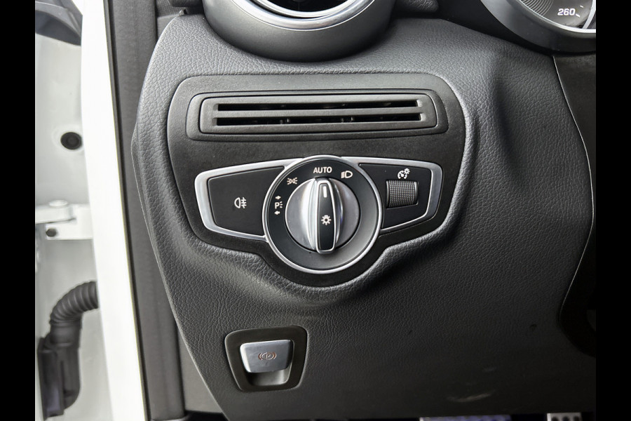 Mercedes-Benz GLC 300 e 4MATIC Business Solution AMG Schuif/kanteldak | 5 spaaks lichtmetalen velgen | Navigatie | parking support Inclusief 24 maanden MB Certified garantie voor Europa.